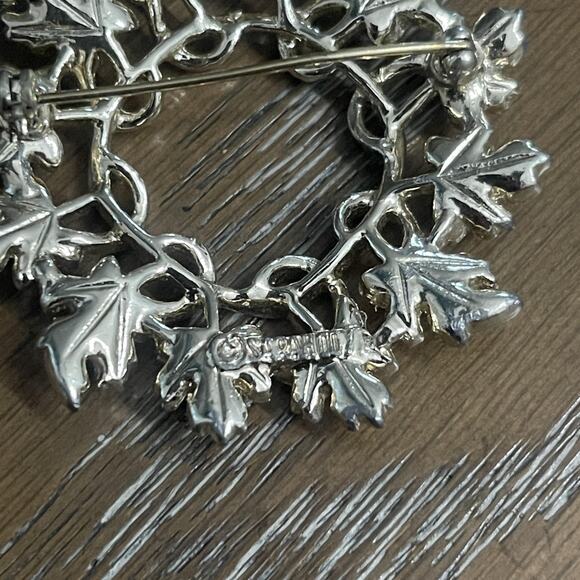 Vintage Sarah Coventry Leaf Wreath Brooch Pin Textured Costume Jewelry - Picture 3 of 6